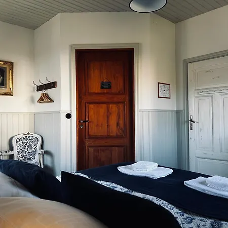 Mellby 11 Bed & Breakfast-3